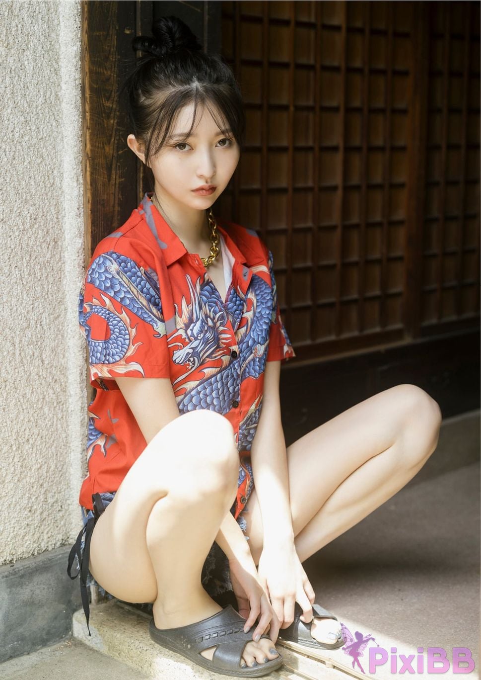 Japanese Idol Moka Hashimoto Moeka Digital only YJ PHOTO BOOK Tomoka SideA looks like hes flirting PixiBB (14)